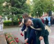 В Слониме прошел торжественный митинг. Выпускники школ отдали дань уважения павшим воинам